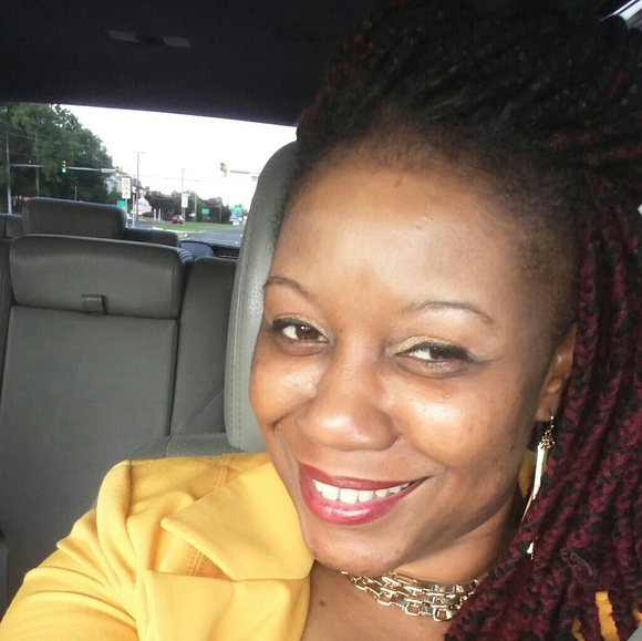 Meet your Posher, Juanita - Picture 2 of 2